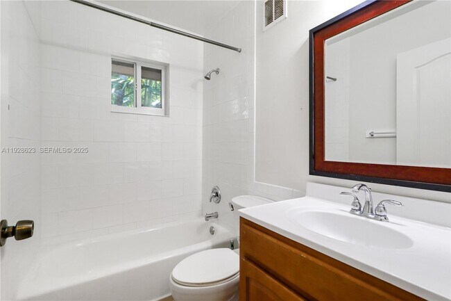 Building Photo - 15755 SW 92nd Ave