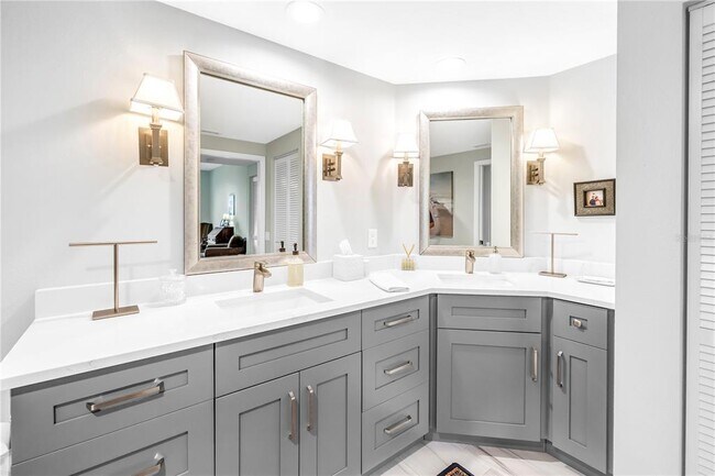 Building Photo - 4801 Osprey Dr S