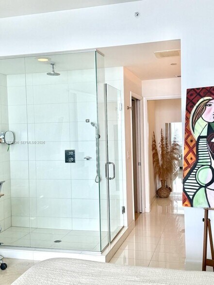 Building Photo - 2020 N Bayshore Dr