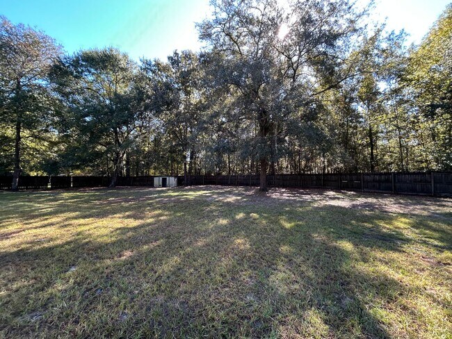Building Photo - 3-Bedroom, 2-Bath Home on almost an 1 Acre – Pet-Friendly!
