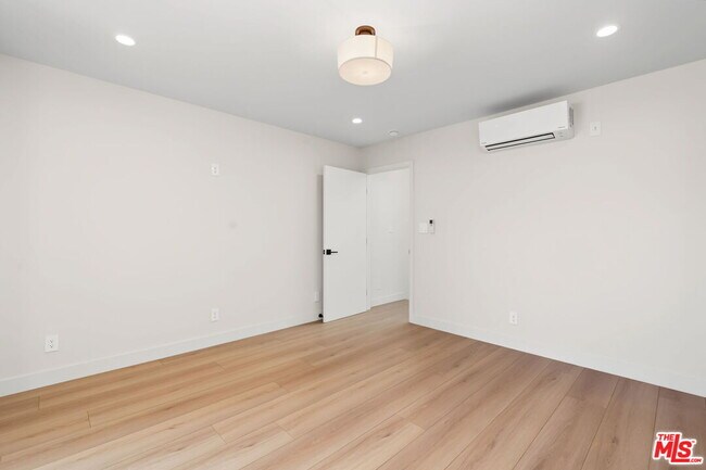 Building Photo - 5843 Whitworth Dr