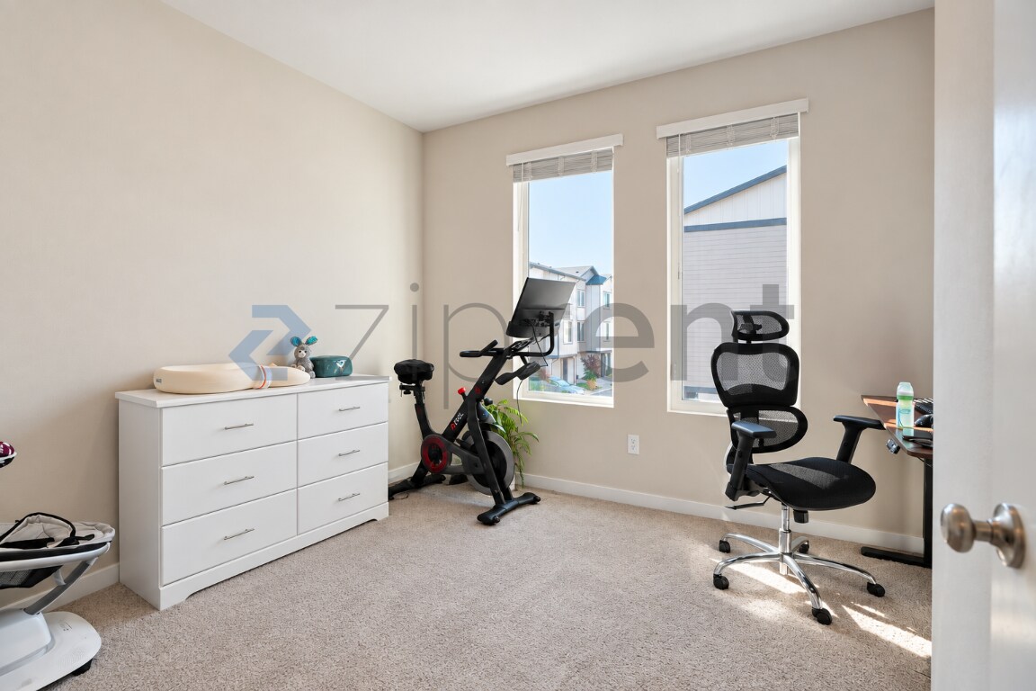 Building Photo - Unit G