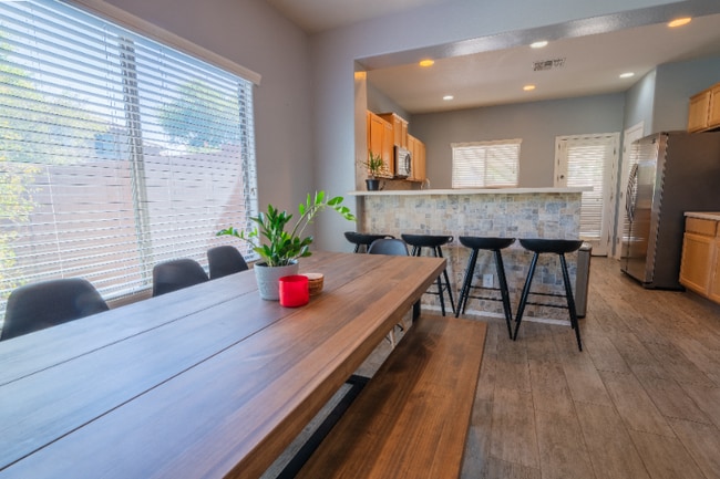 Building Photo - 2313 N Presidential Dr