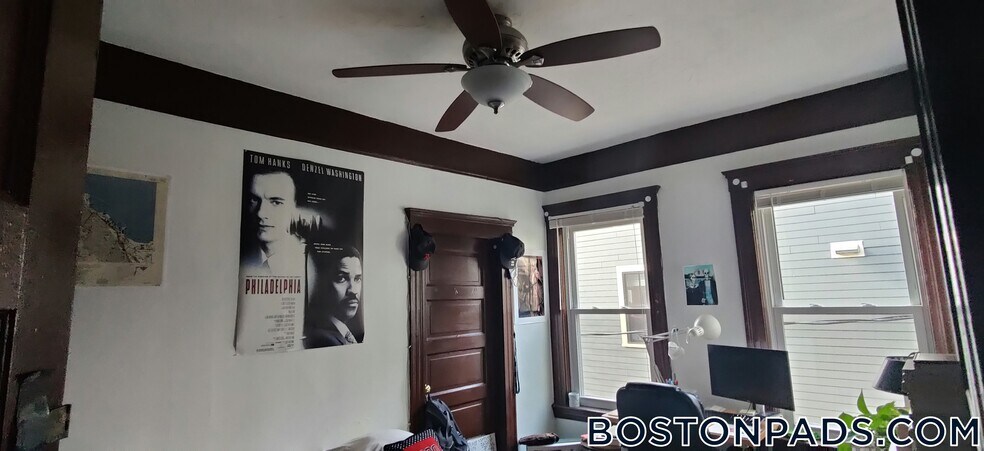 Building Photo - 122 Columbia St