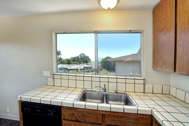 Building Photo - 18854-18858p