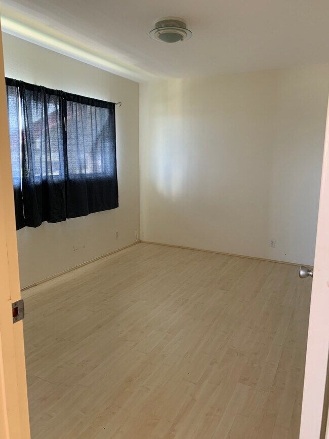 Building Photo - TS.937UP