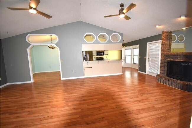 Building Photo - 9109 Queen Elizabeth Ct