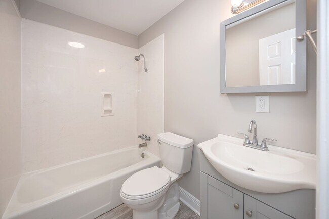 Building Photo - Charming Home in the Heart of Ocean Springs!