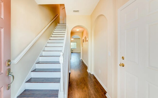 Building Photo - 831 Pine Pointe Ln