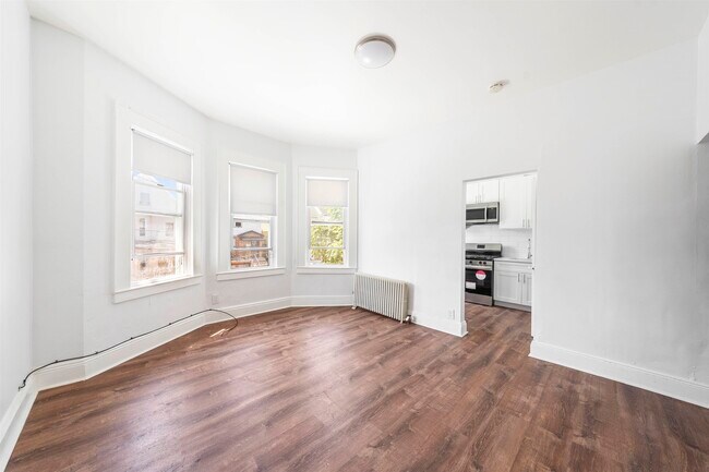 Primary Photo - 214 50th St