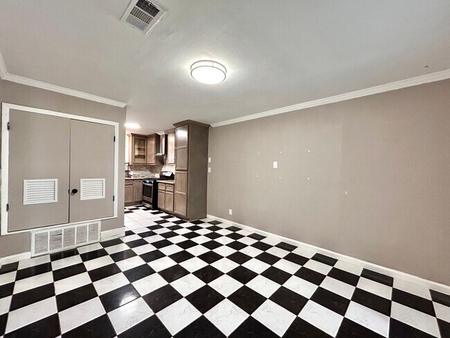 Building Photo - 2309 Devonshire Dr