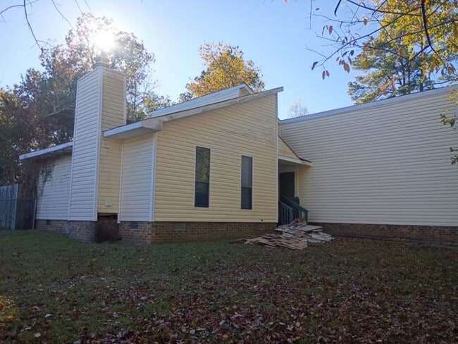 Building Photo - 3 BED 2 BATH IN PRIME AREA FAYETTEVILLE NC