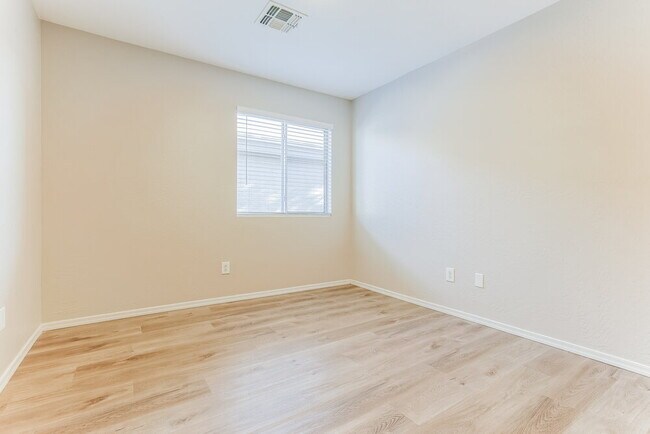 Building Photo - 1465 E Rolls Rd