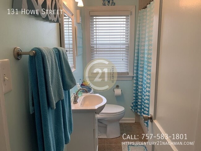 Building Photo - 131 Howe St