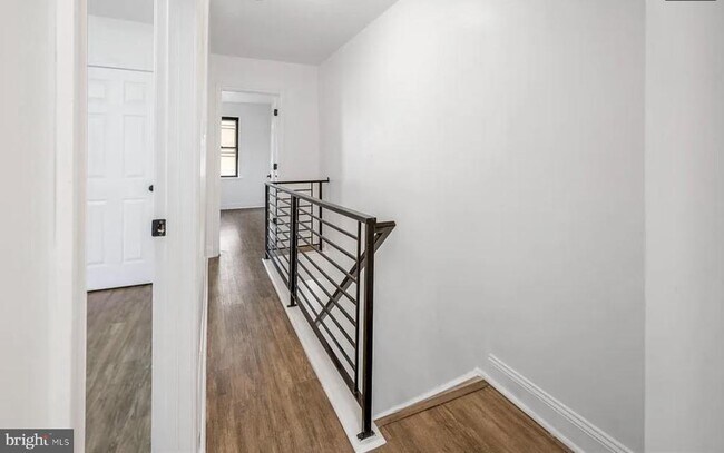 Building Photo - 2629 W Oakdale St