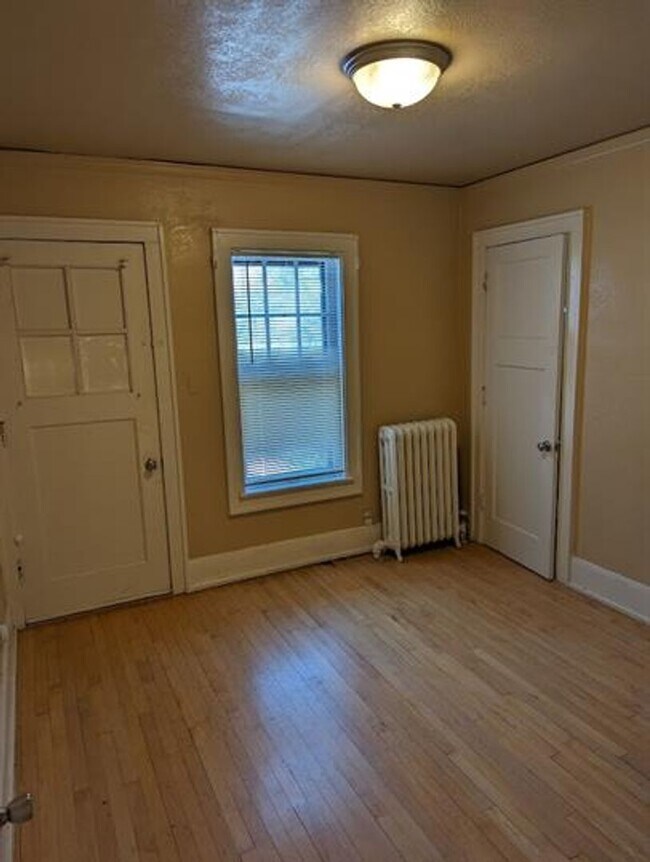 Building Photo - 3035 N Stowell Ave