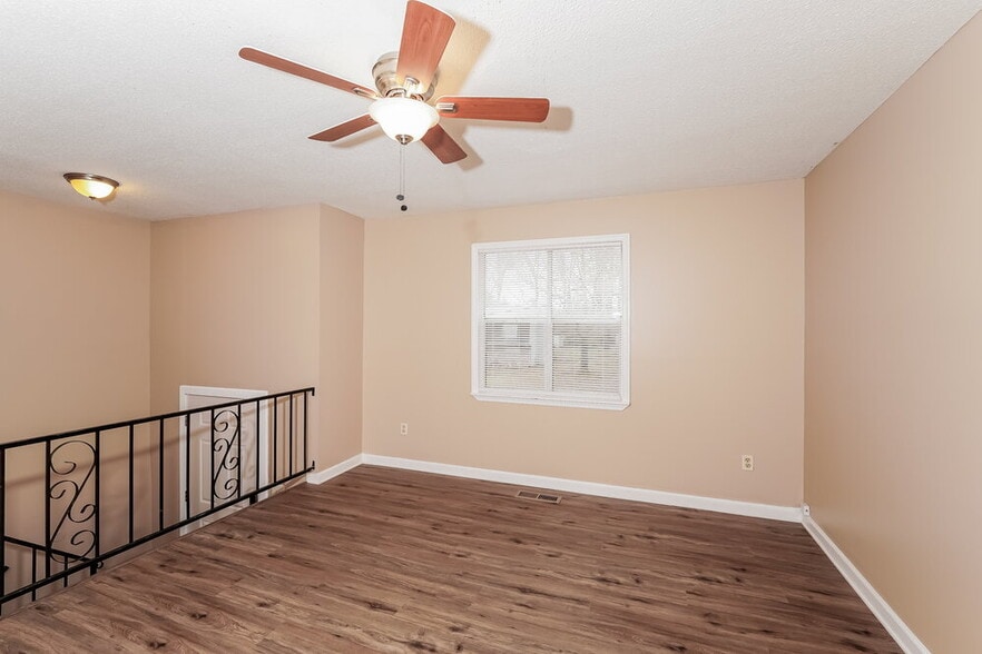 Building Photo - 5040 Loren Ln