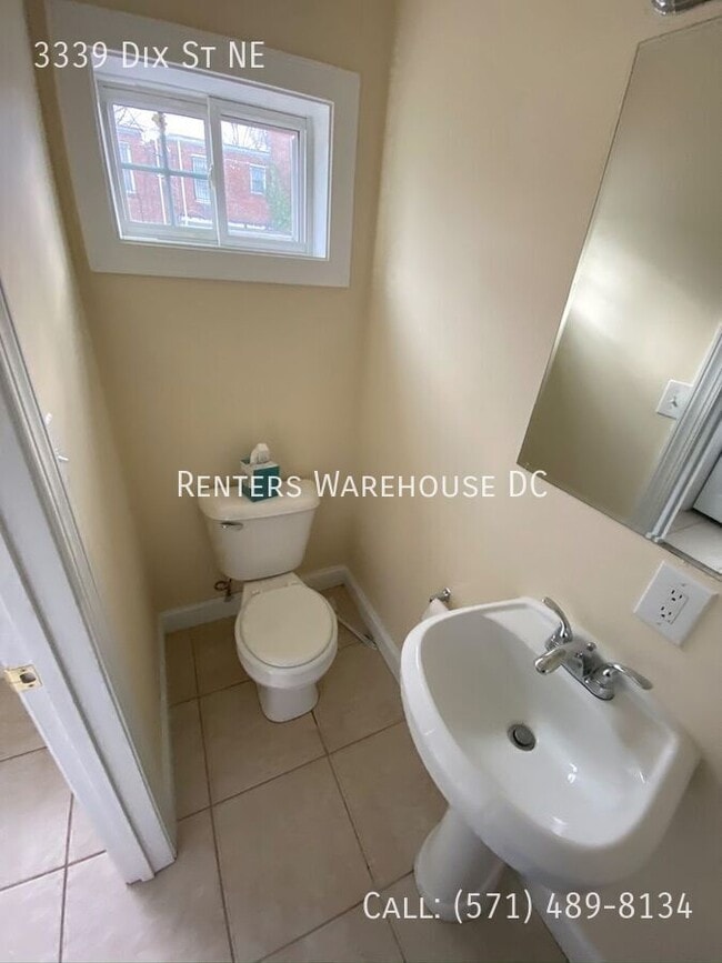 Building Photo - 3339 Dix St NE