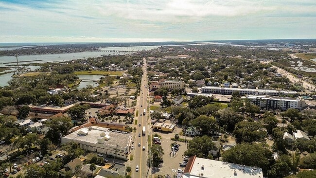 Building Photo - 14 Sanchez Ave