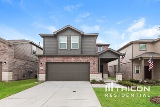Building Photo - 2411 Carlow Ln