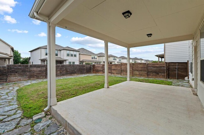 Building Photo - 14011 Hedera Dr