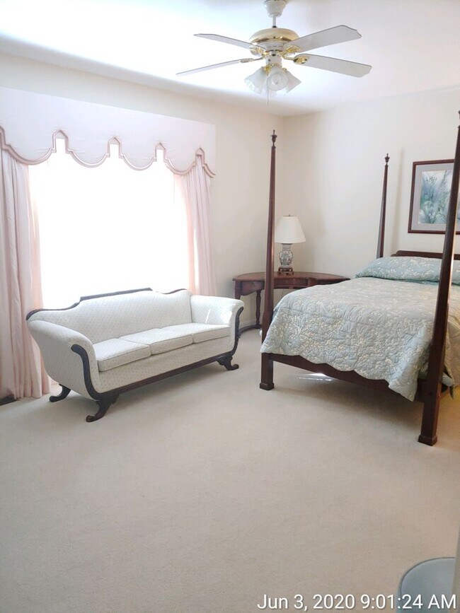 Building Photo - * RE-RENTAL AVAILABLE 7/15/26 * 3 Bedroom 2.5 Half Bath Townhouse with 2 Car Garage