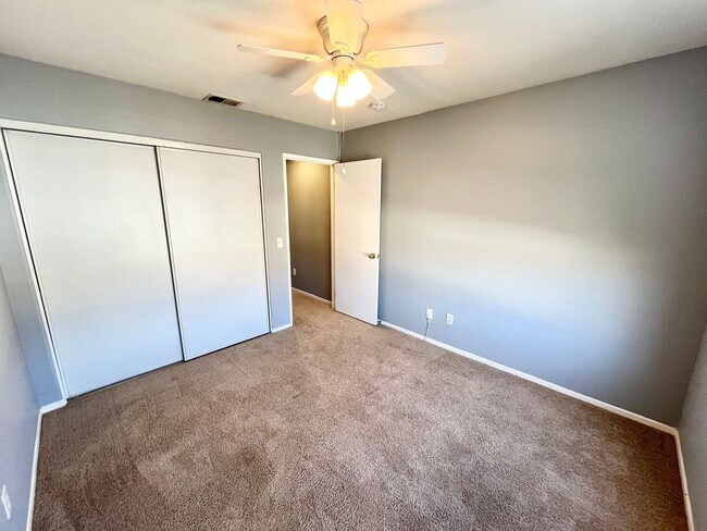 Building Photo - Beautiful 3B/2.5BA House w/ Large Yard, W/...