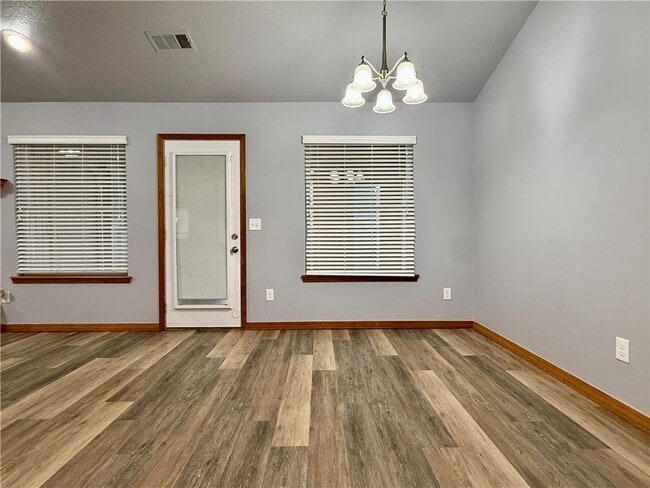 Building Photo - 510 College Pl