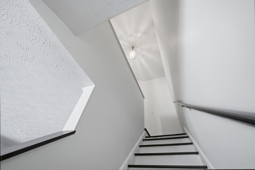 Building Photo - 1018 Kennesborough Rd NW