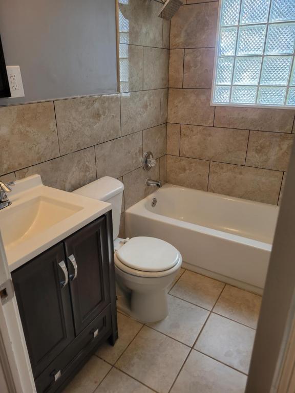 Building Photo - 7506 Rainbow Dr