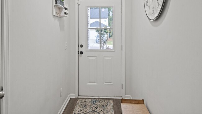 Building Photo - Stylish 3 Bedroom Townhome in The Commons – Richmond Hill Living at Its Finest