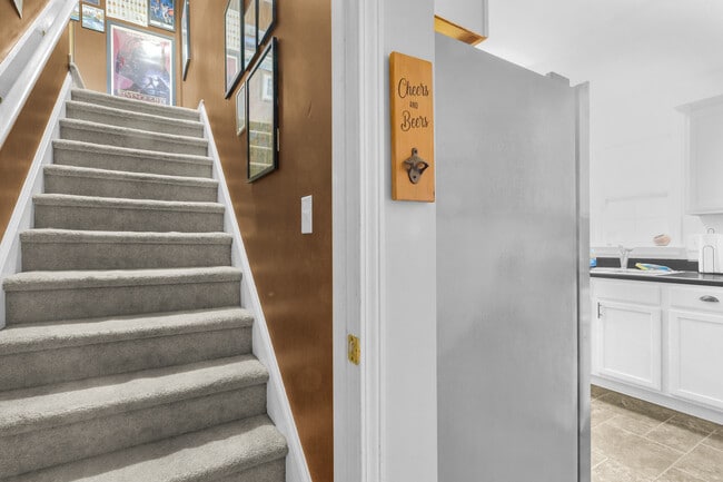 Building Photo - 158 Oakley Dr