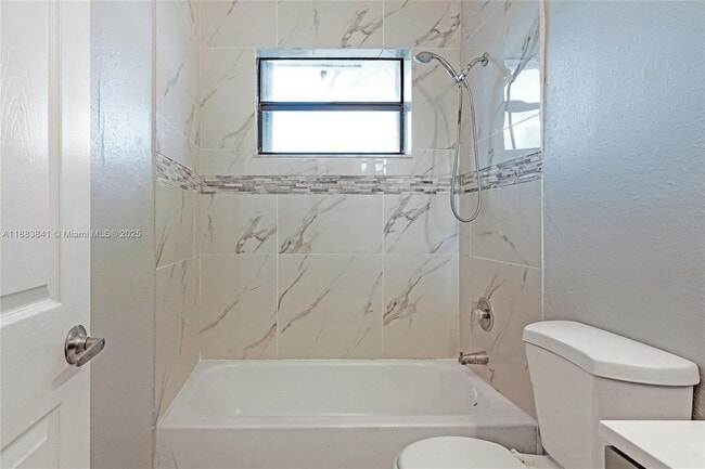 Building Photo - 3208 San Remo Cir
