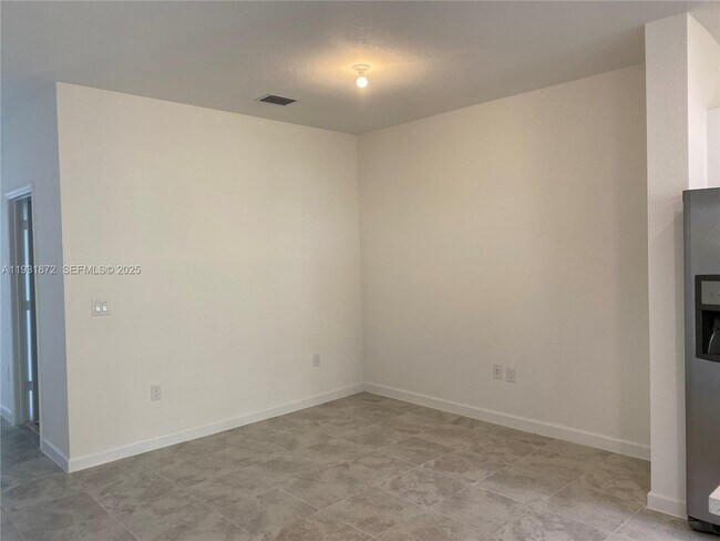 Building Photo - 21065 NE 8th Ave