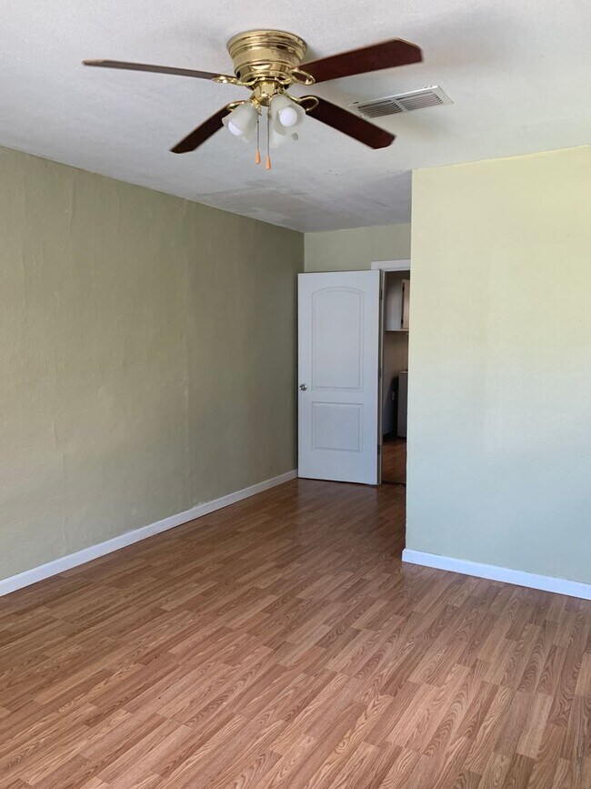 Building Photo - 142 S Indio Ave