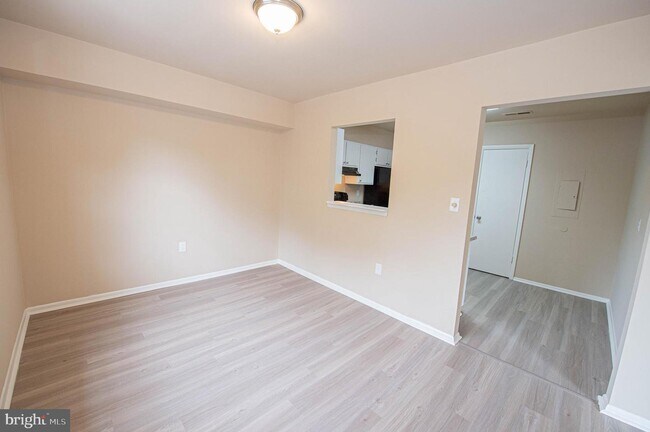 Building Photo - 810 College Ln