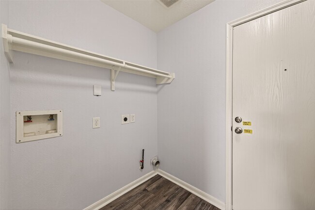 Building Photo - 7130 Cypress Pr Dr