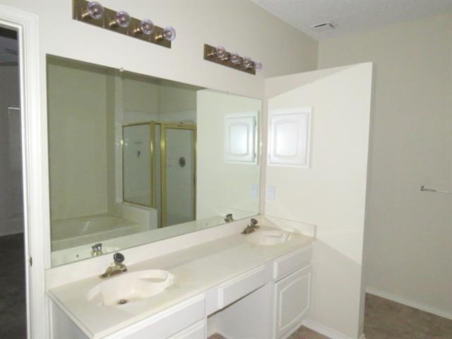 Building Photo - 2240 Arbor Creek Dr