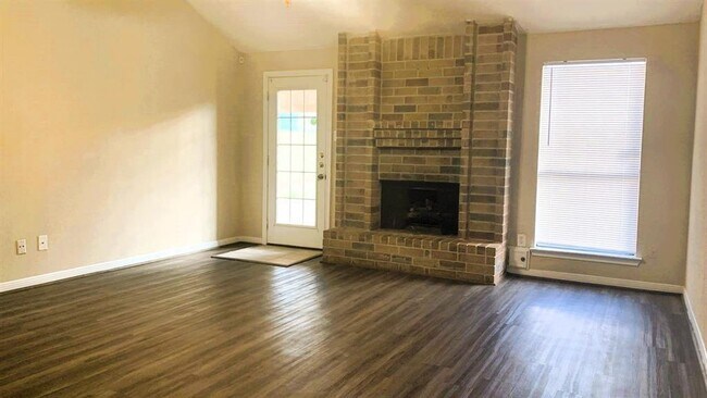 Building Photo - 3730 Village Grove Dr