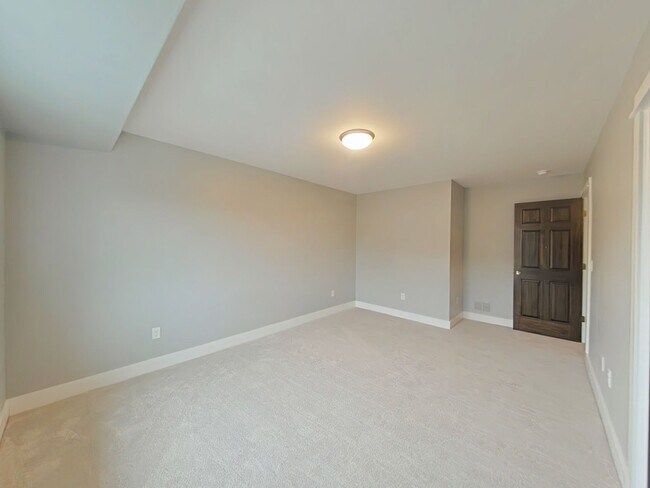 Building Photo - Stunning 3-bedroom, 2.5-bathroom condo with attached 2 stall garage!