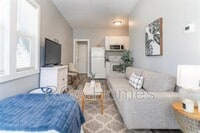 Building Photo - 2831 N Kenwood Ave
