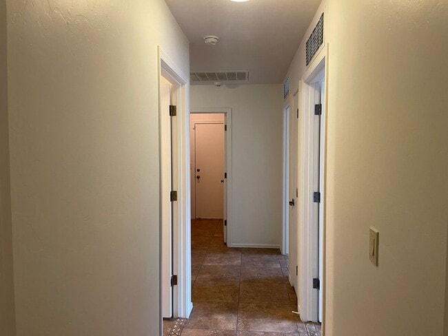 Building Photo - Beautiful Modern New 3Bdm 2Ba Home, Easy A...