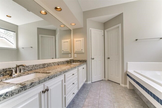 Building Photo - 30 Petalcup Pl