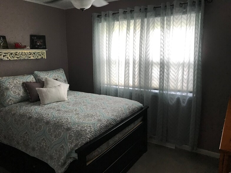 Building Photo - 14 Clark St