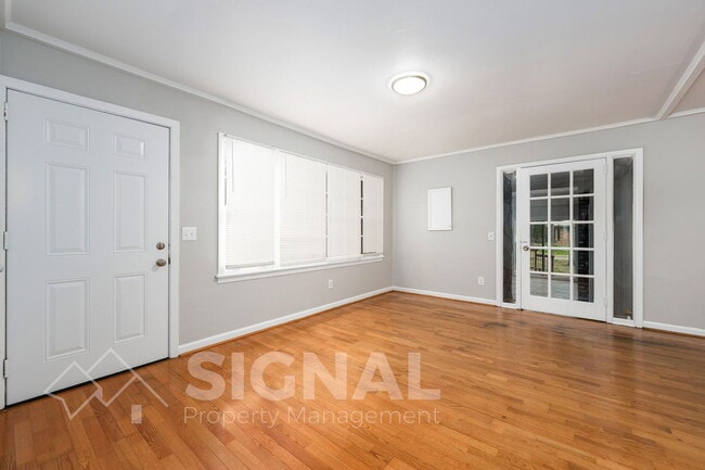 Building Photo - 425 Forsythe St