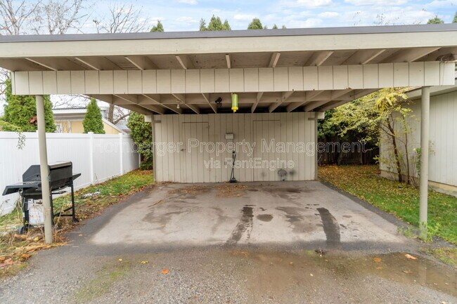 Building Photo - 7024 N Wiscomb St