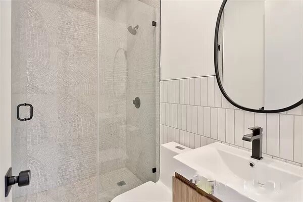 Building Photo - 426 Tompkins Ave