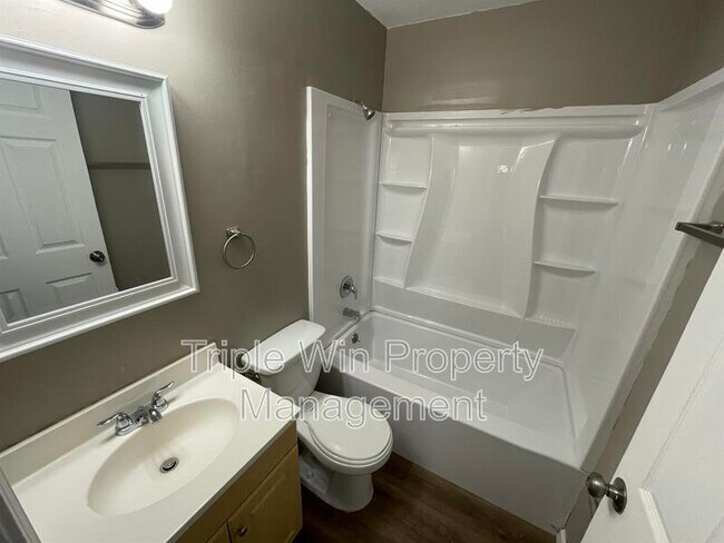 Building Photo - 10261 Imperial Dr