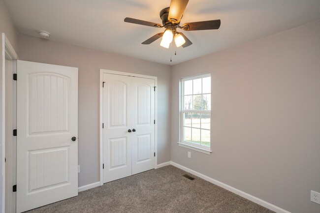 Building Photo - 123 Vanatta Rd