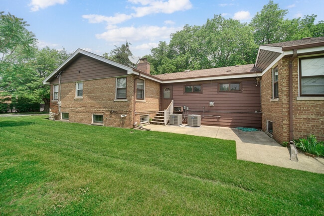 Building Photo - 9600 Kilpatrick Ave